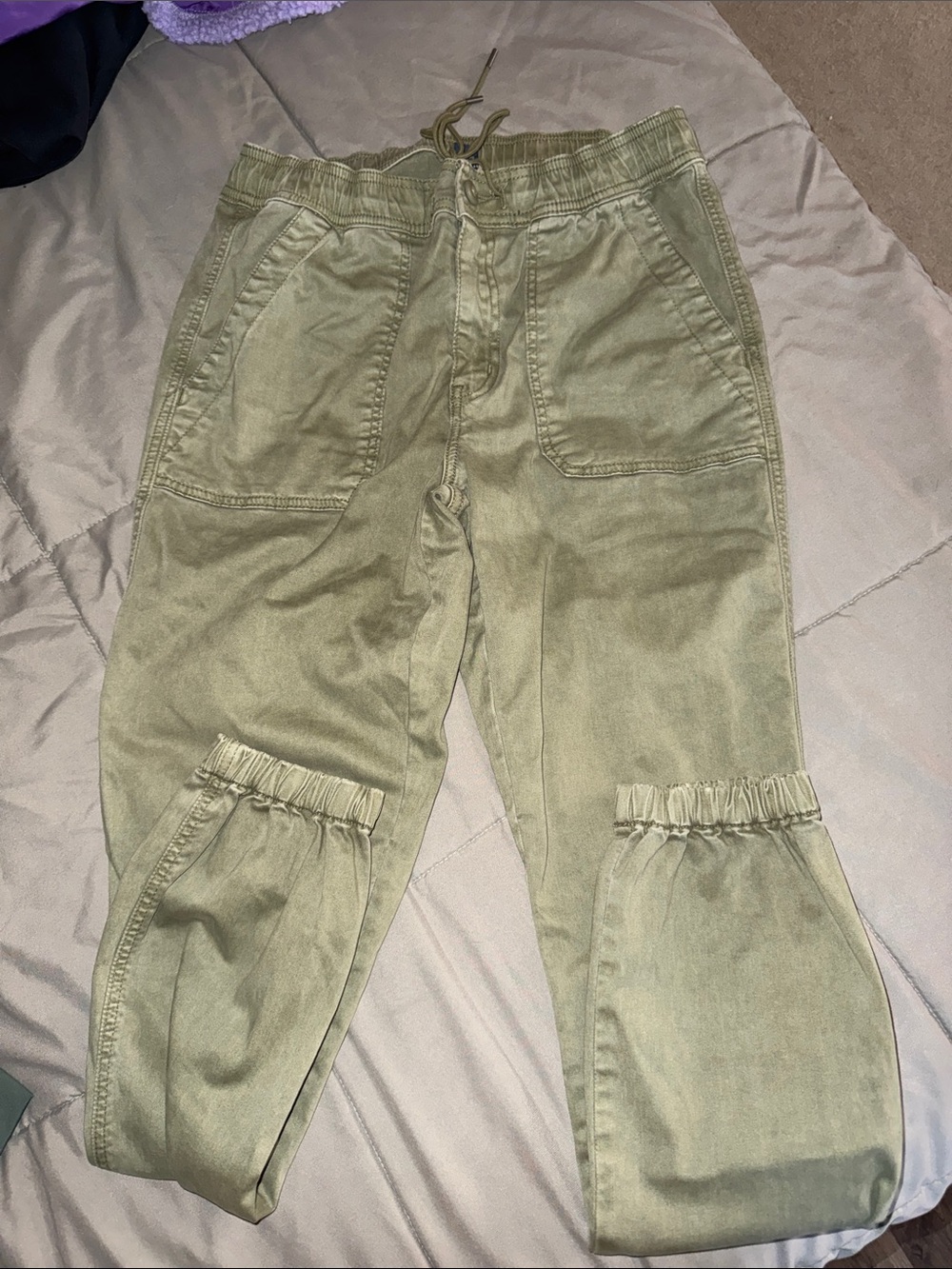 Women’s Olive Green American Eagle Jogger Pants size 8 long